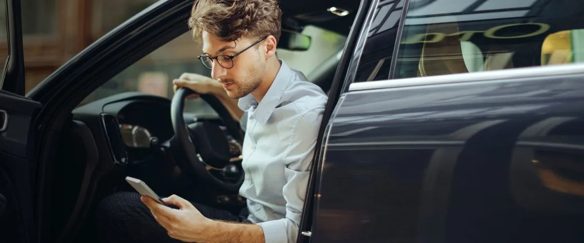 telefoon man leaseauto