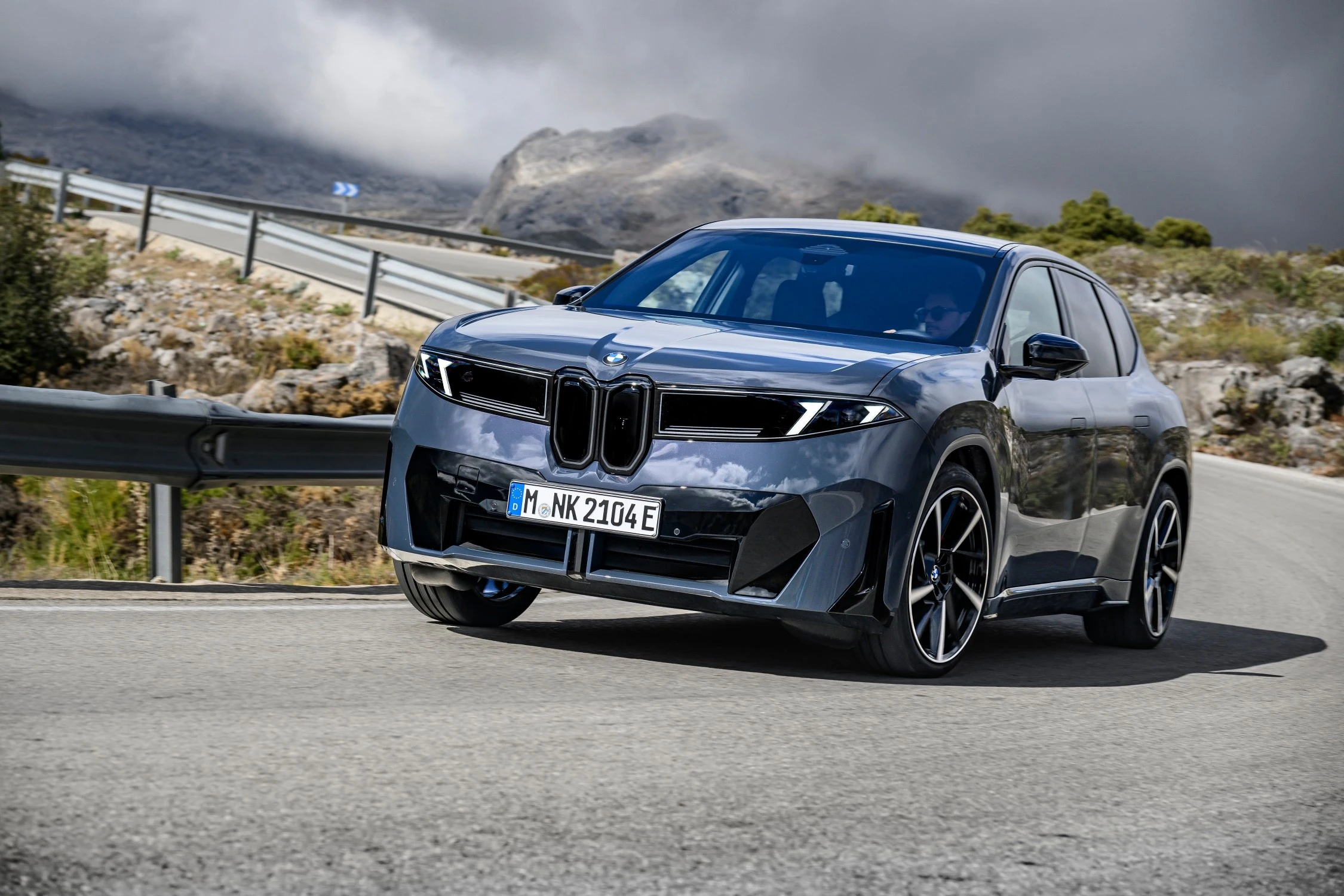 P90626735_lowRes_the-new-bmw-ix3-50-x