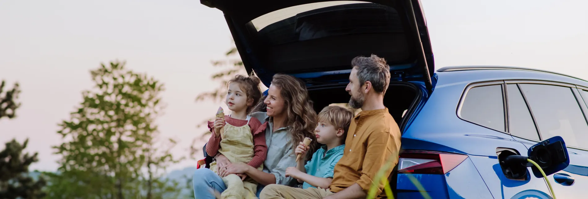 Gezin geniet van uitzicht