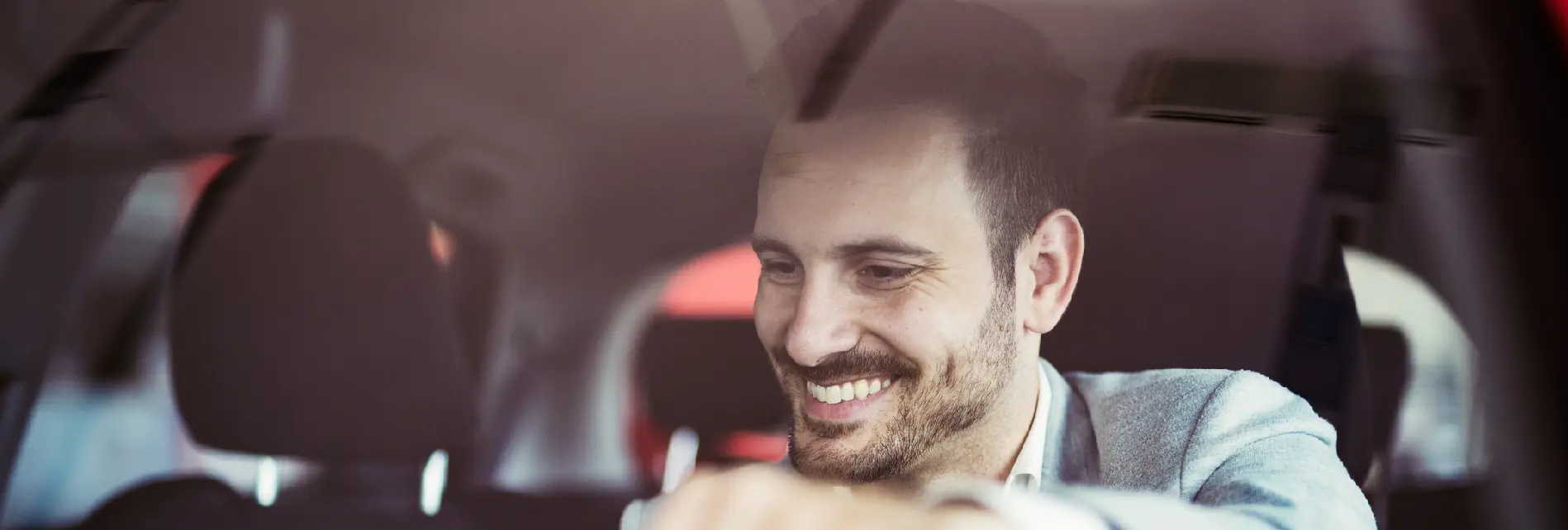 Zakelijk leasen - man in auto