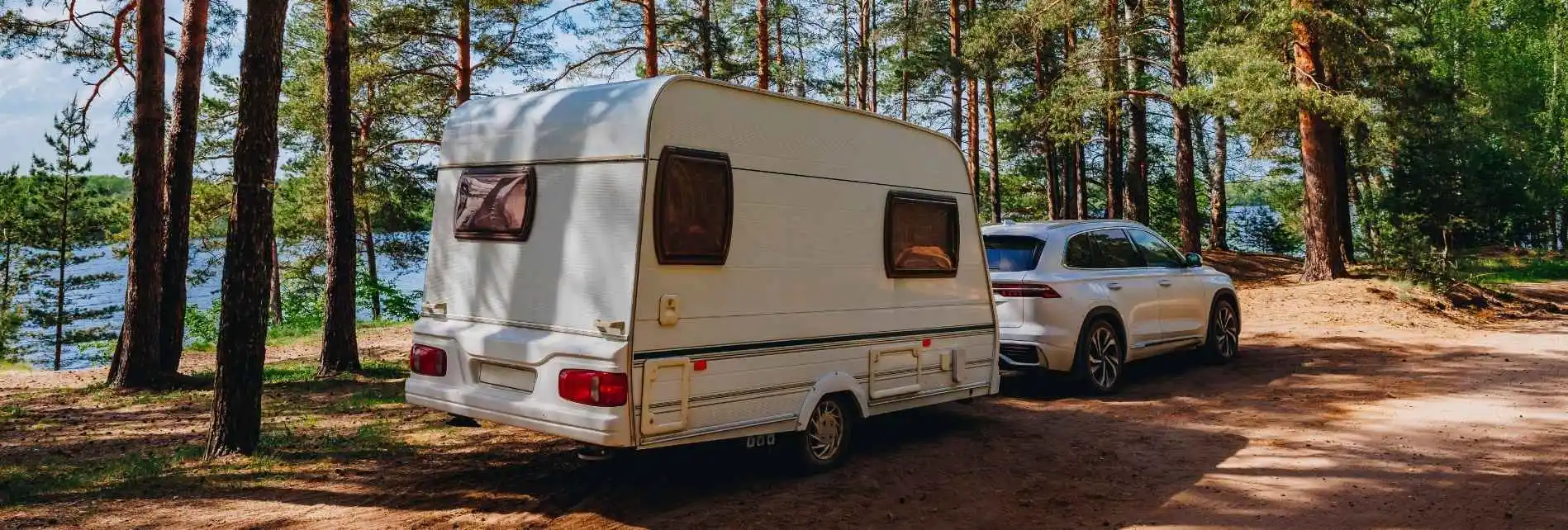 Auto met caravan