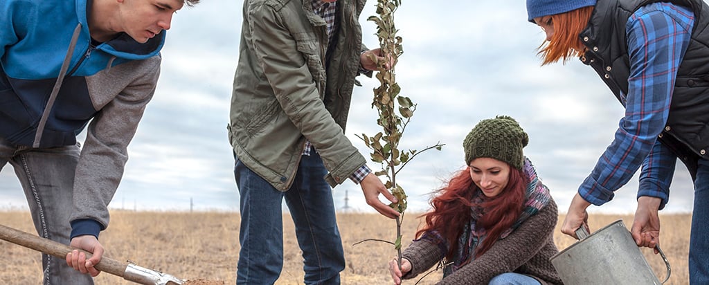 planting_tree_teensgettyimages494918800_blog_detail