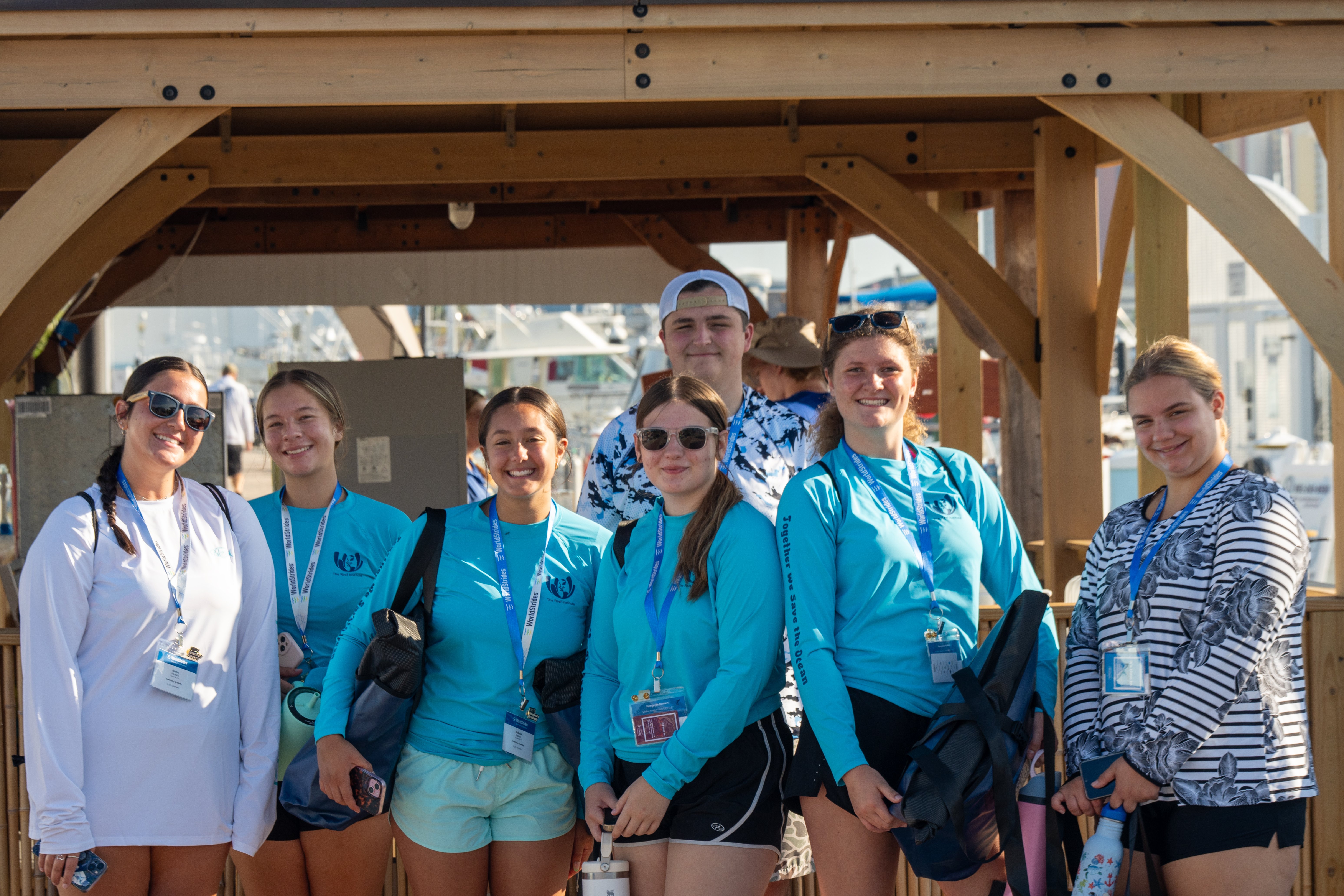 VEH_2025_FloridaReef_Scholar_GroupPhoto_Exterior_08