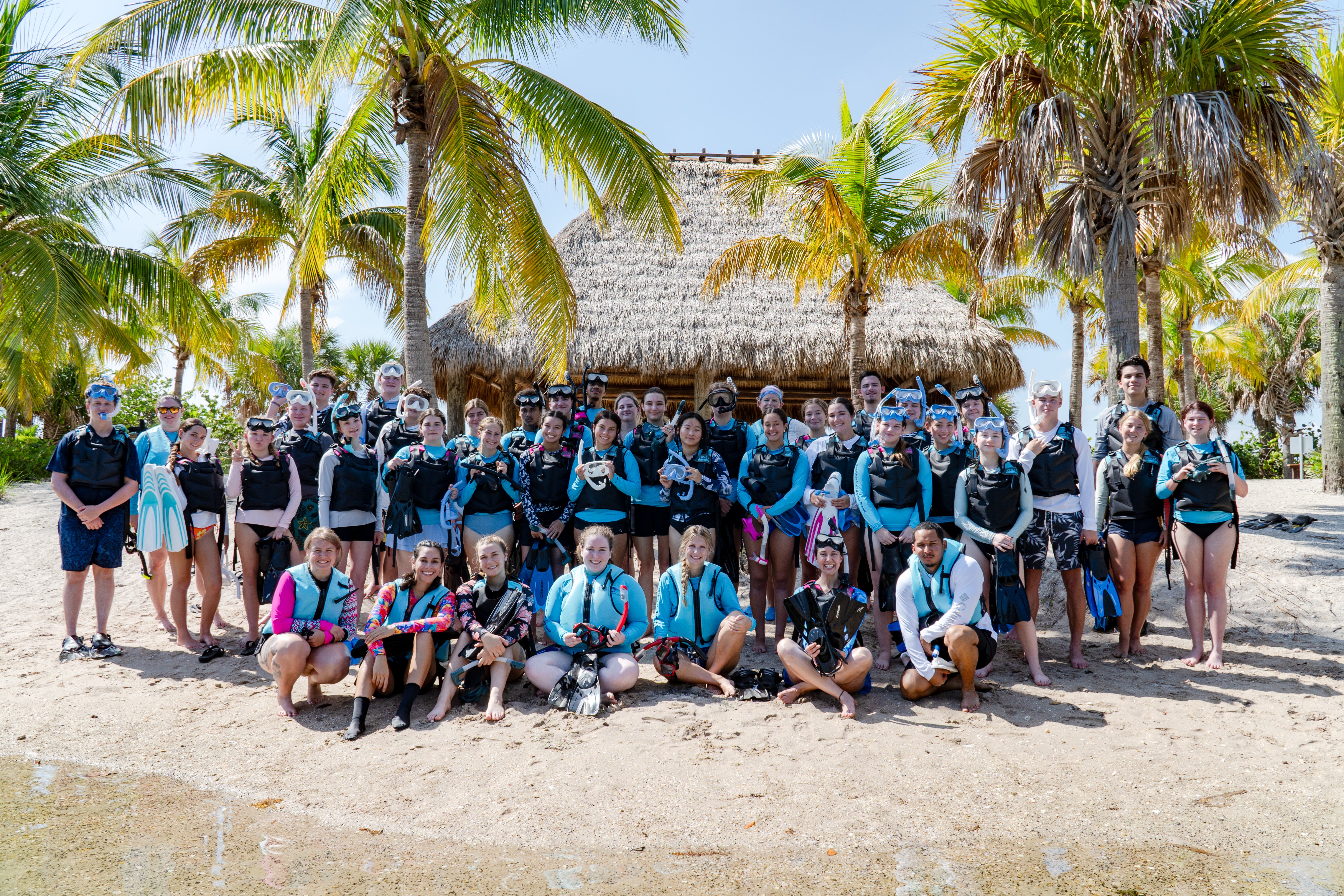 VEH_2025_FloridaReef_Scholar_GroupPhoto_Exterior_Workshop_02
