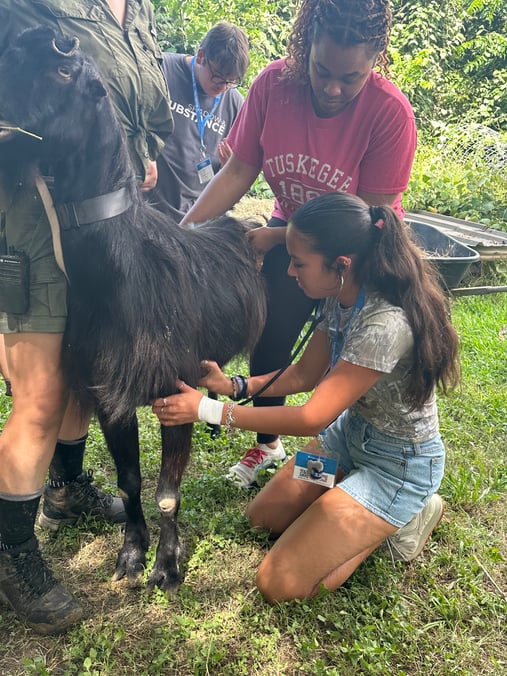 VEH_2025_Texas_Scholar_GroupPhoto_Exterior_Workshop_01