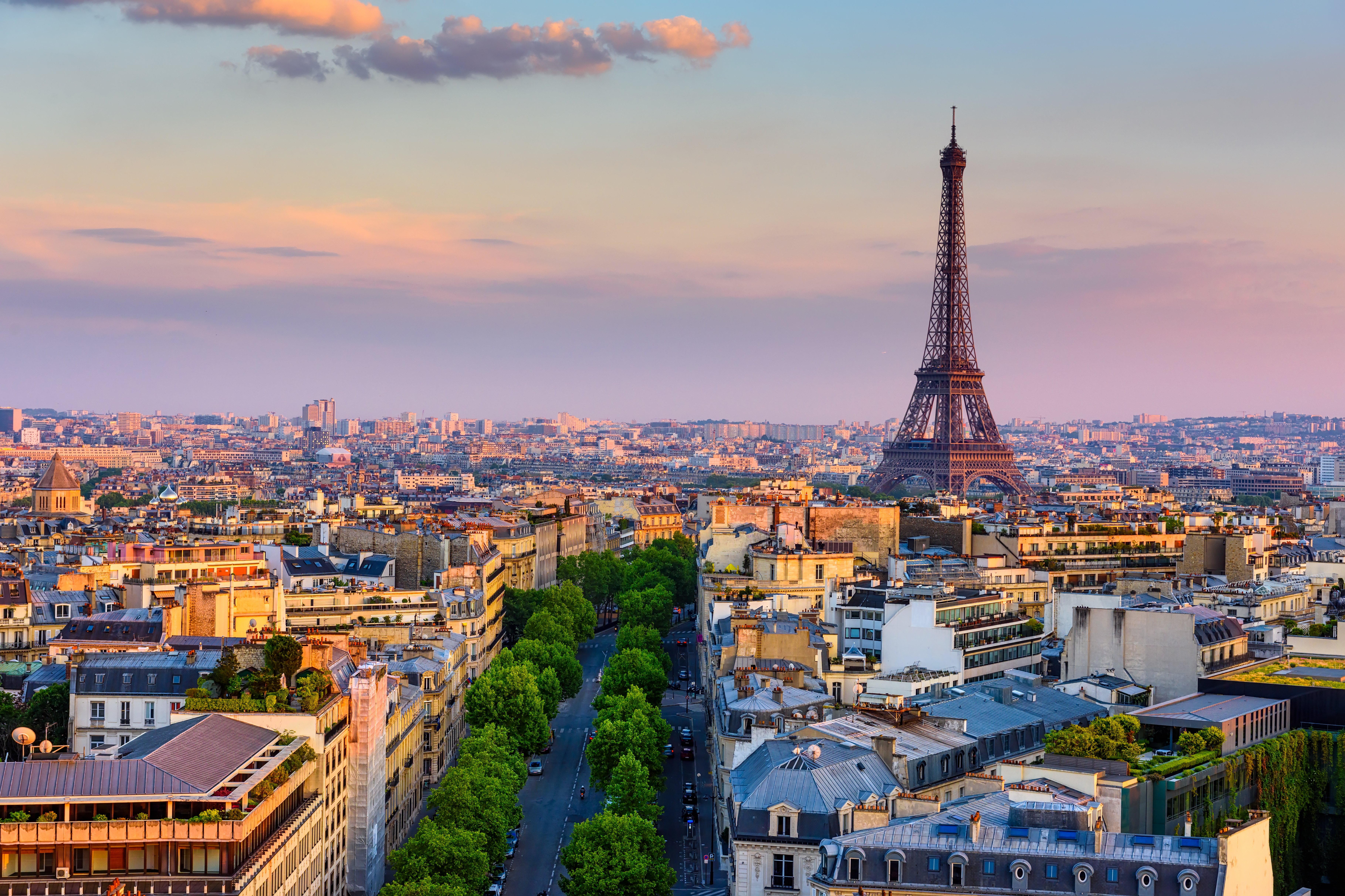 Paris_AdobeStock_214741146