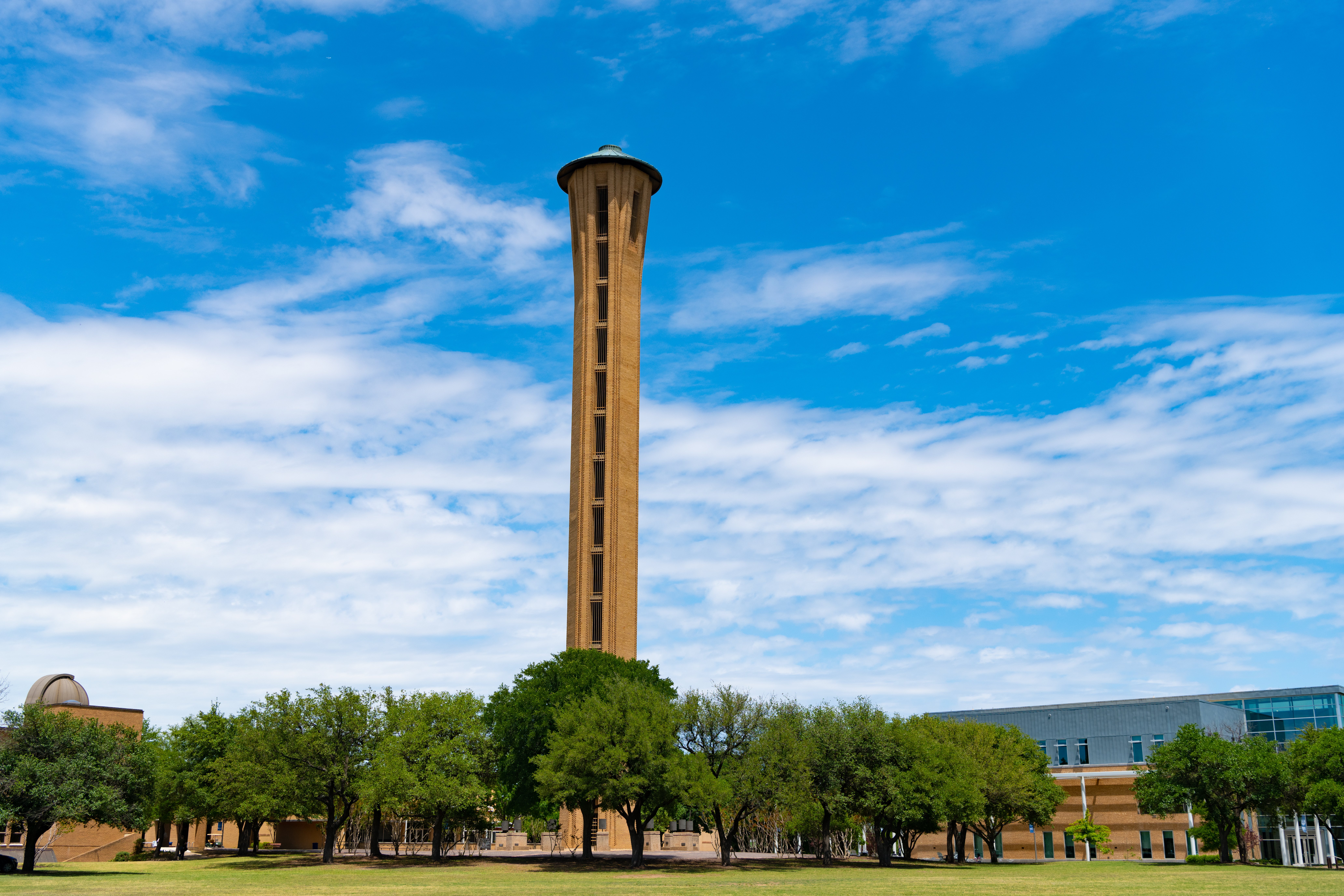 Unv Dallas_AdobeStock_653095217