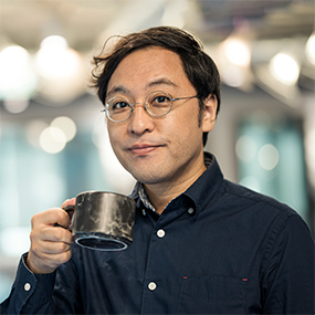 Man holding a coffee cup