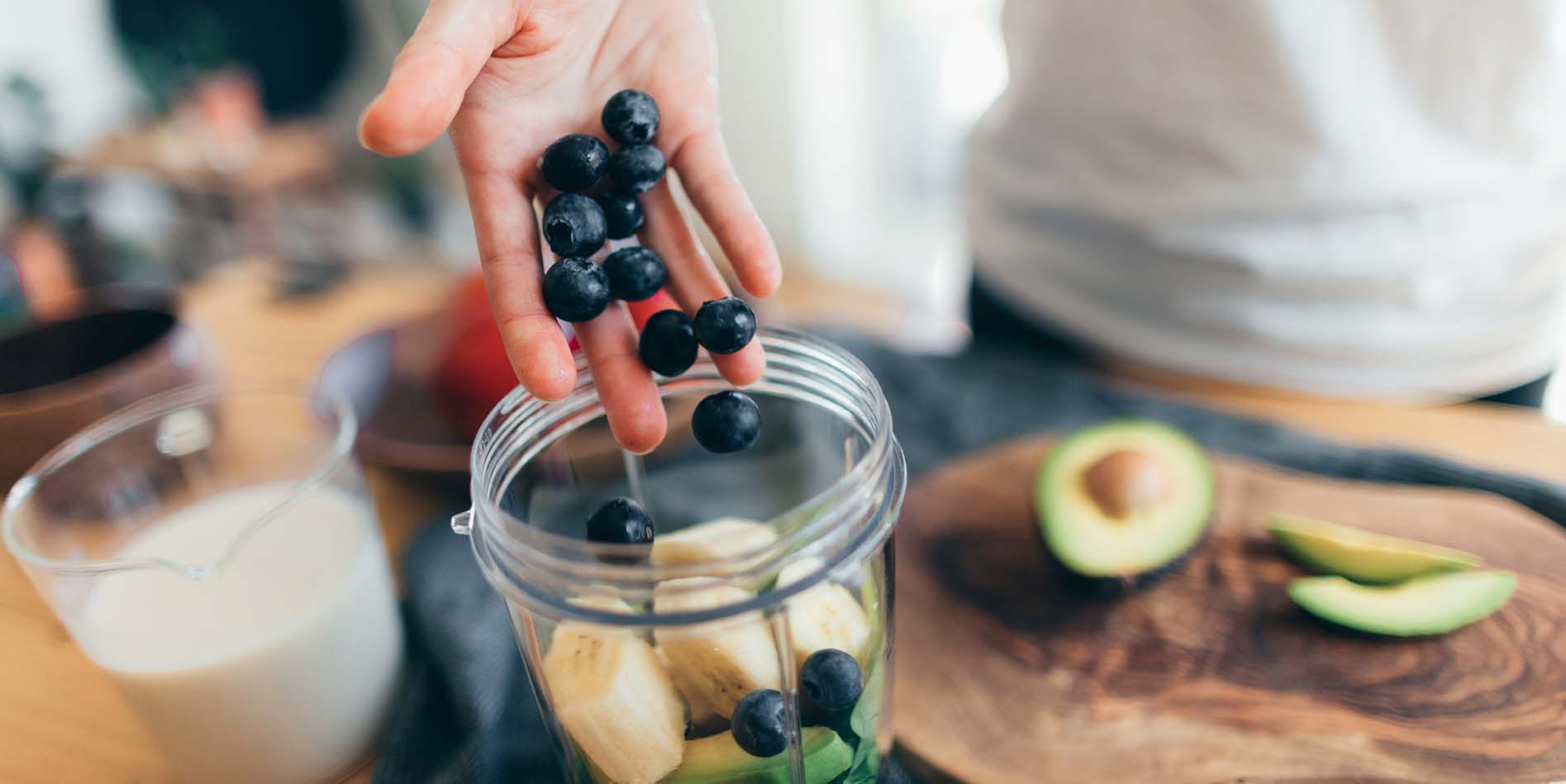 Making smoothie