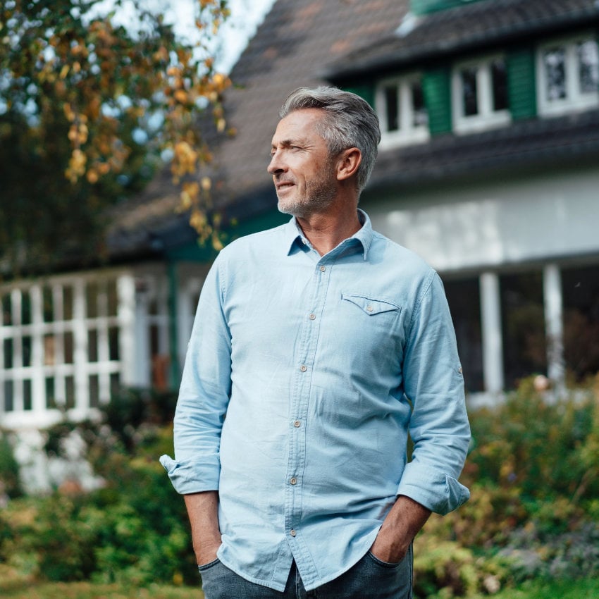 Mann im Garten