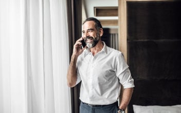 Mann am Telefon