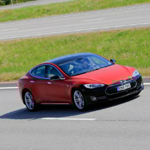 roter-tesla_300x300_2022_08