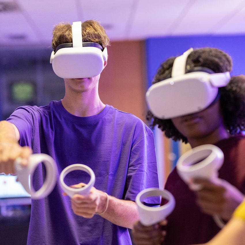 Personen mit VR-Brillen