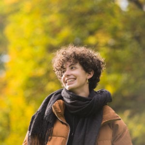 depotmodelle-etf-klima-fokus_300x300_2023_03 Frau in Herbstwald