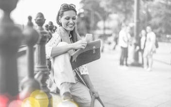Frau mit Handtasche