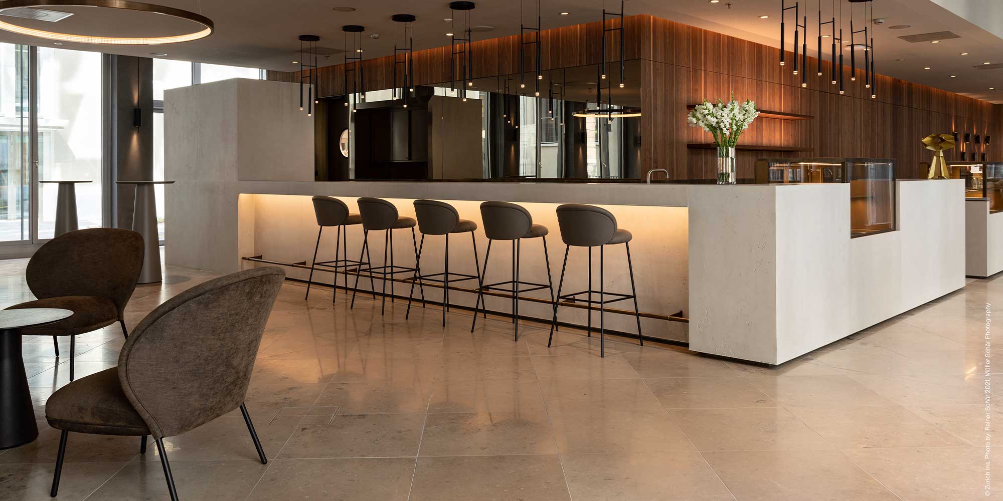 Quai Cafe bar and counter