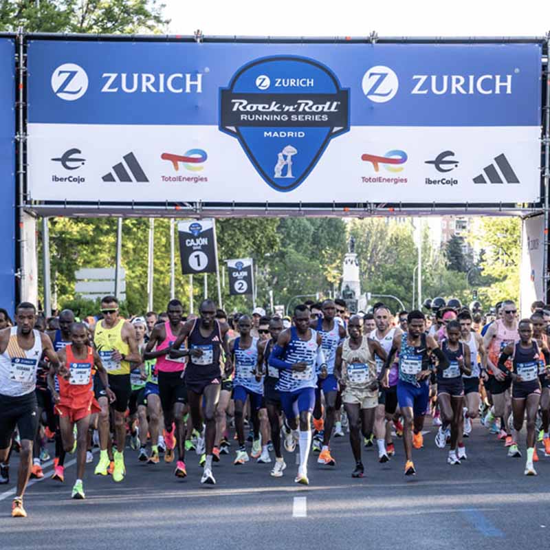 group of people running a marathon