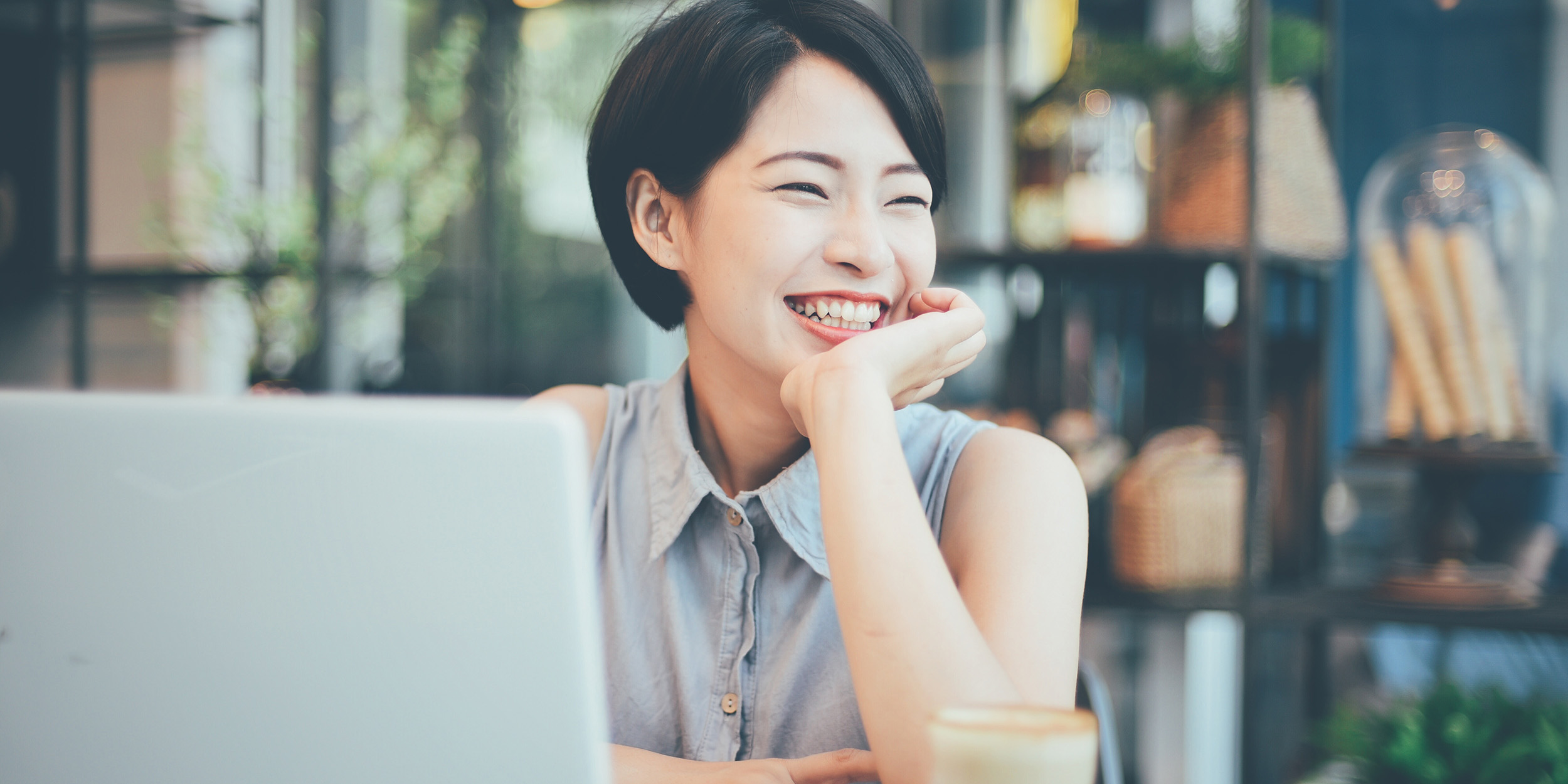 Young business woman working with laptop in coffee shop cafe