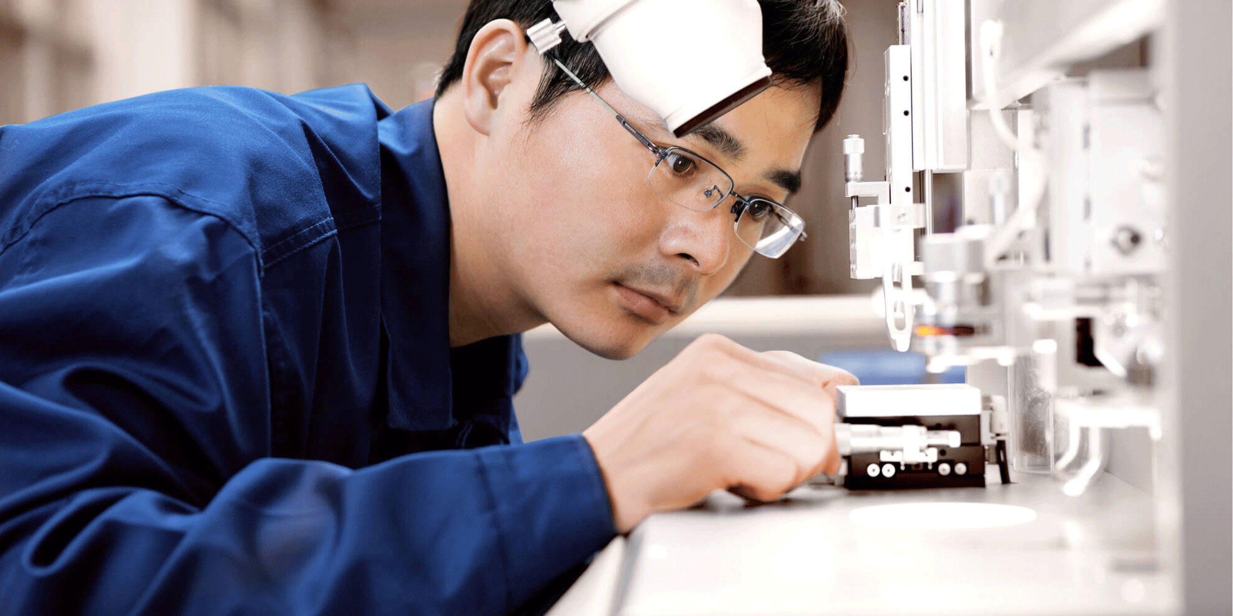 stage-man-in-lab
