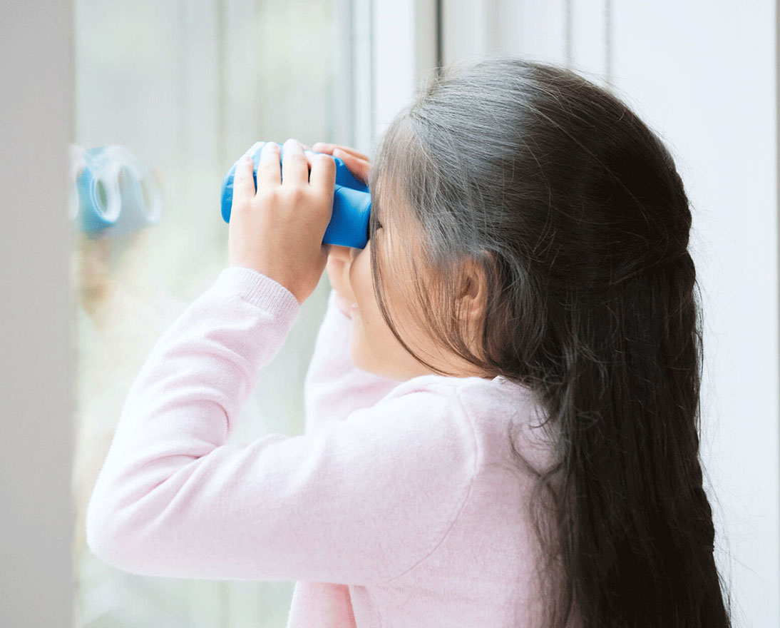 teaser-girl-with-binoculars