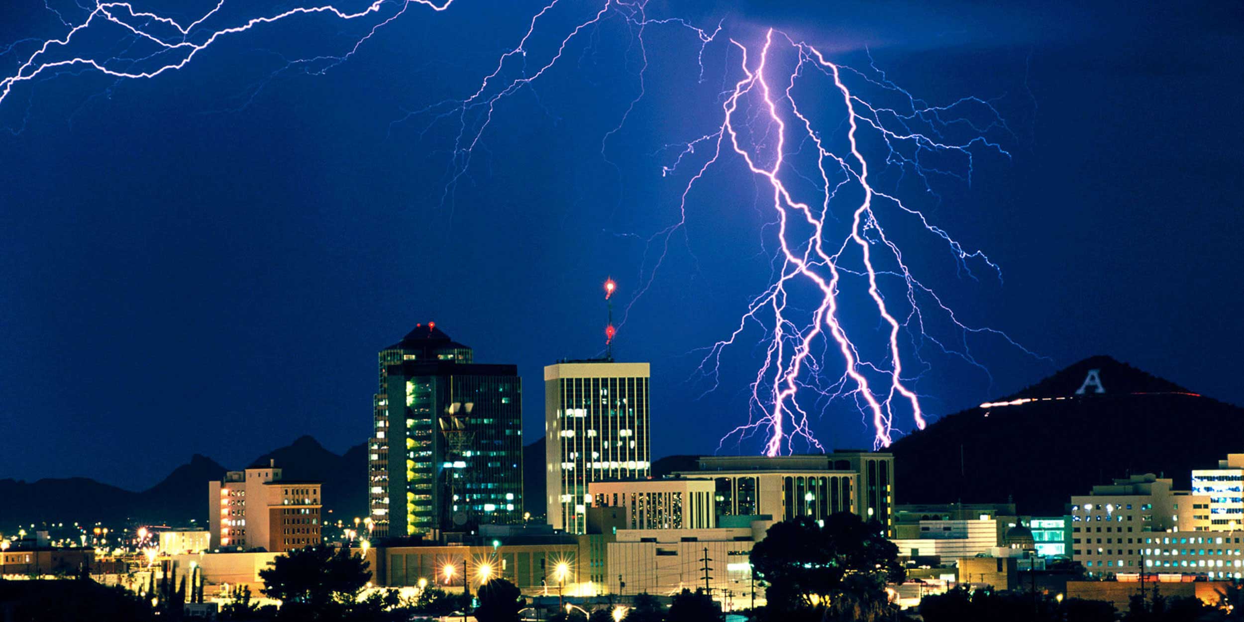 lightning-bold