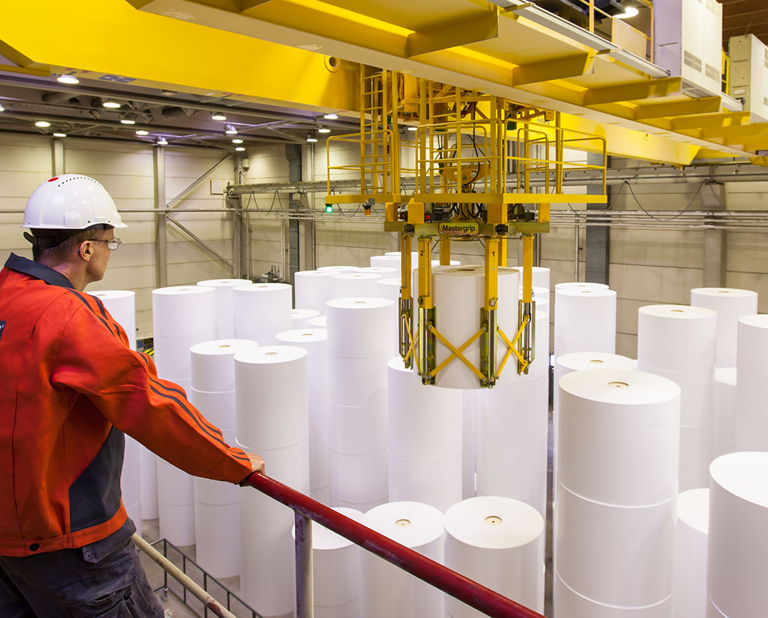 teaser konecranes and man