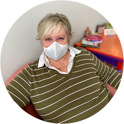 Lori Lovkvist wearing a charcoal face mask