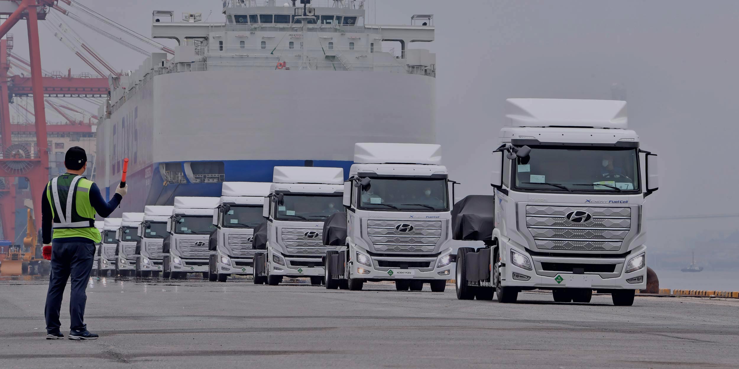 Hydrogen trucks in front of a ship