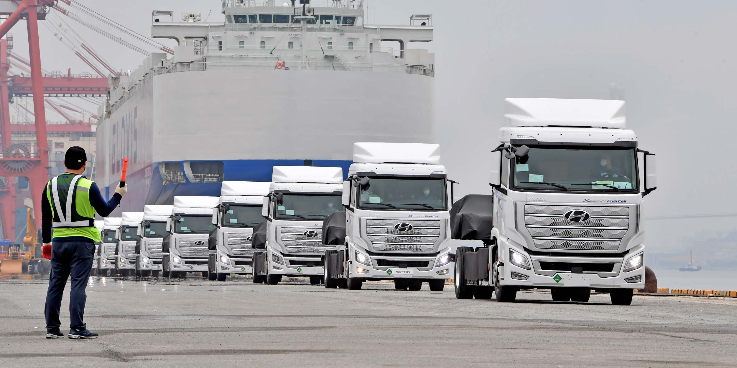 Hydrogen trucks in front of a ship