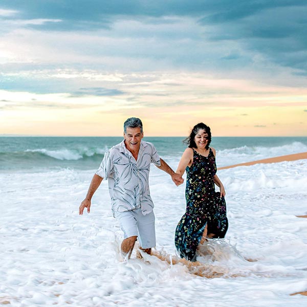 couple in the sea