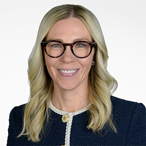 Portrait photo of Kelly Kinzer