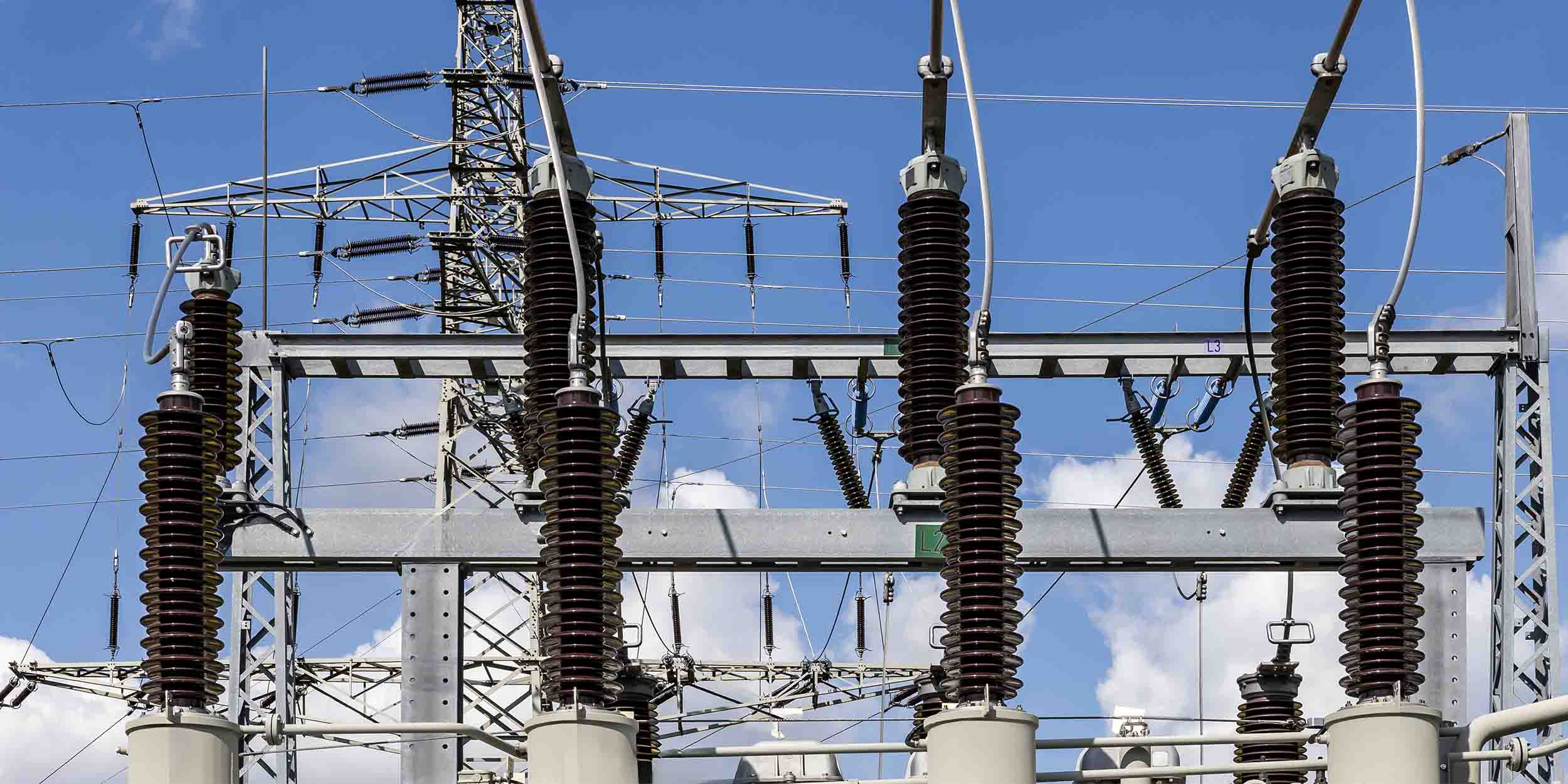 Insulation at an electric transformer station