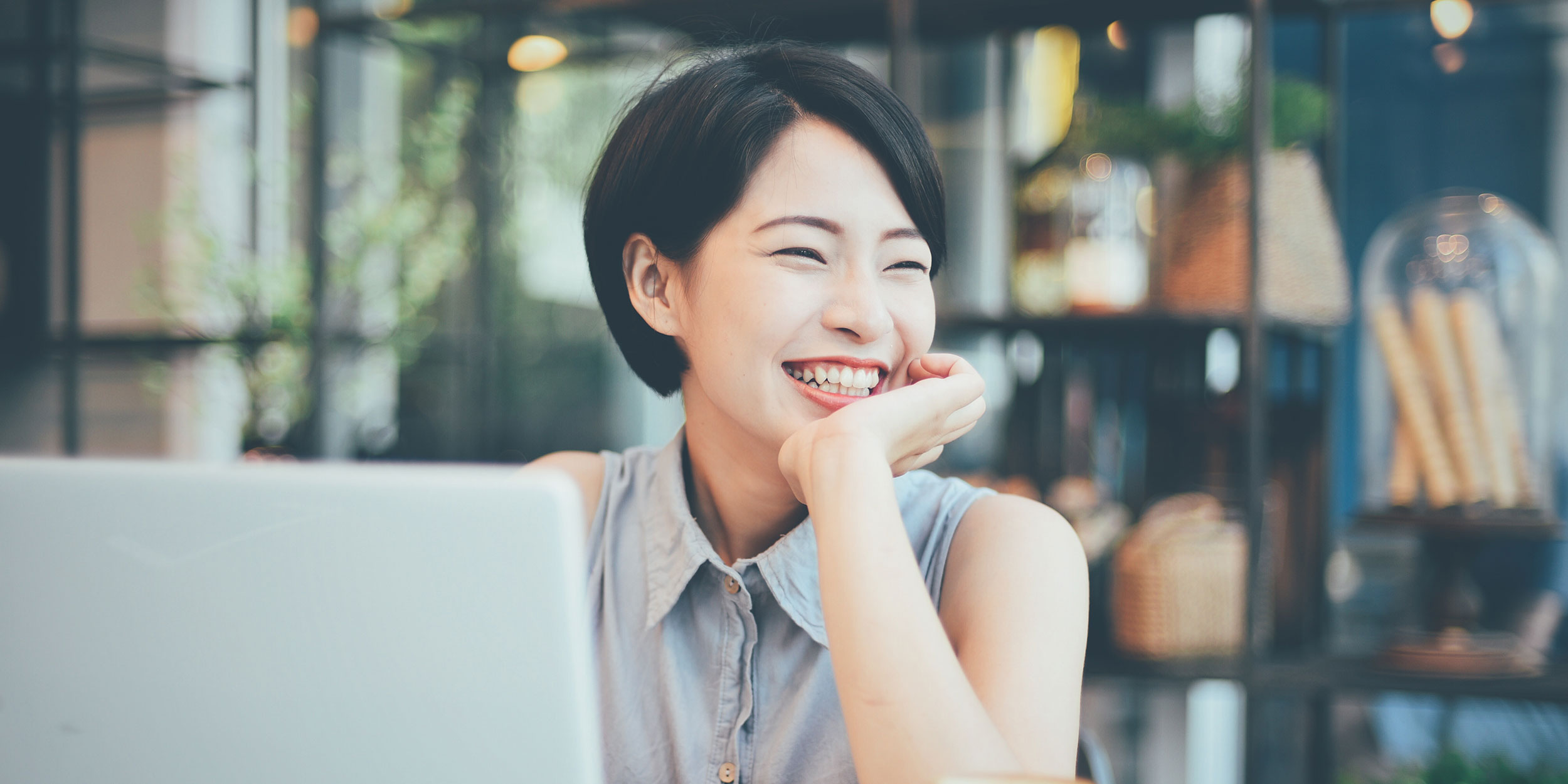 woman sitting in a cafe