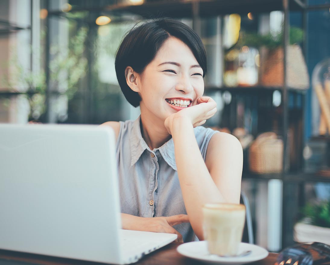woman sitting in a cafe