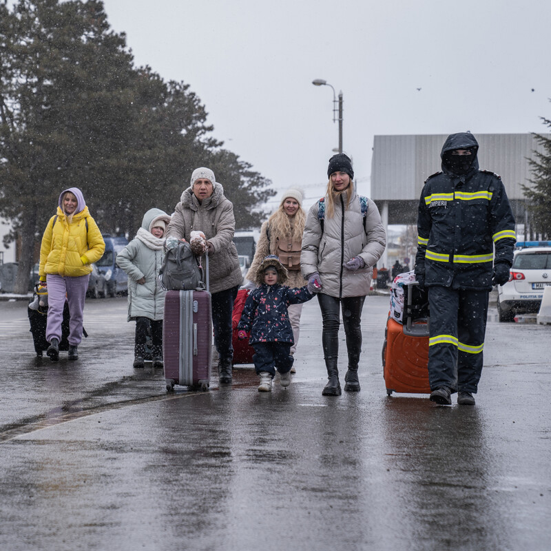 Refugees fleeing Ukraine via the Siret border