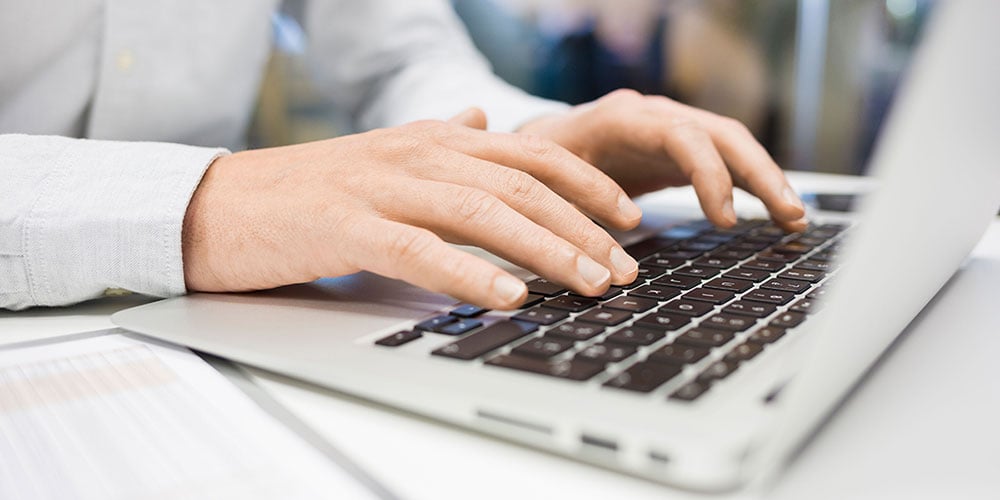 1000x500_person-typing person typing
