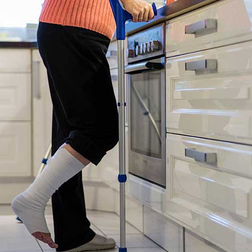 woman-kitchen-crutches