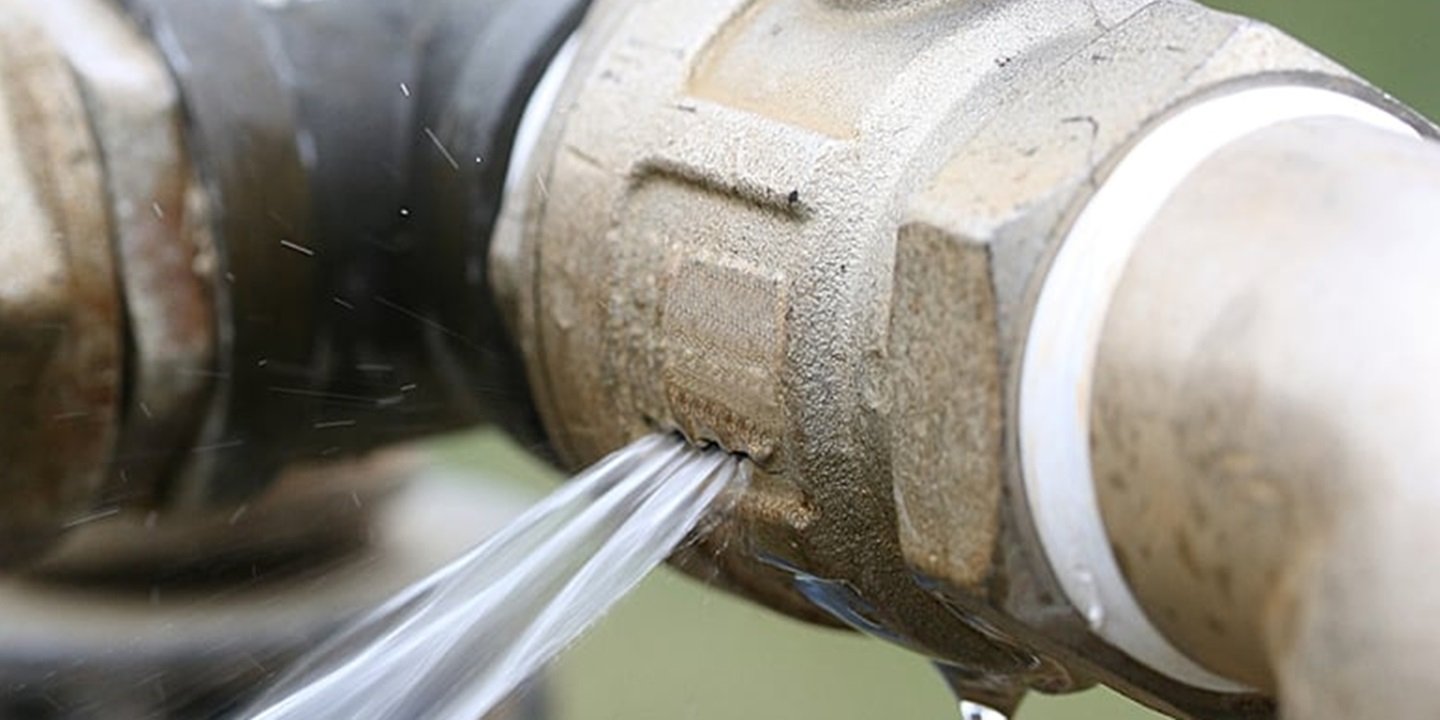 final spigot leaking pipe for FOR article.jpg