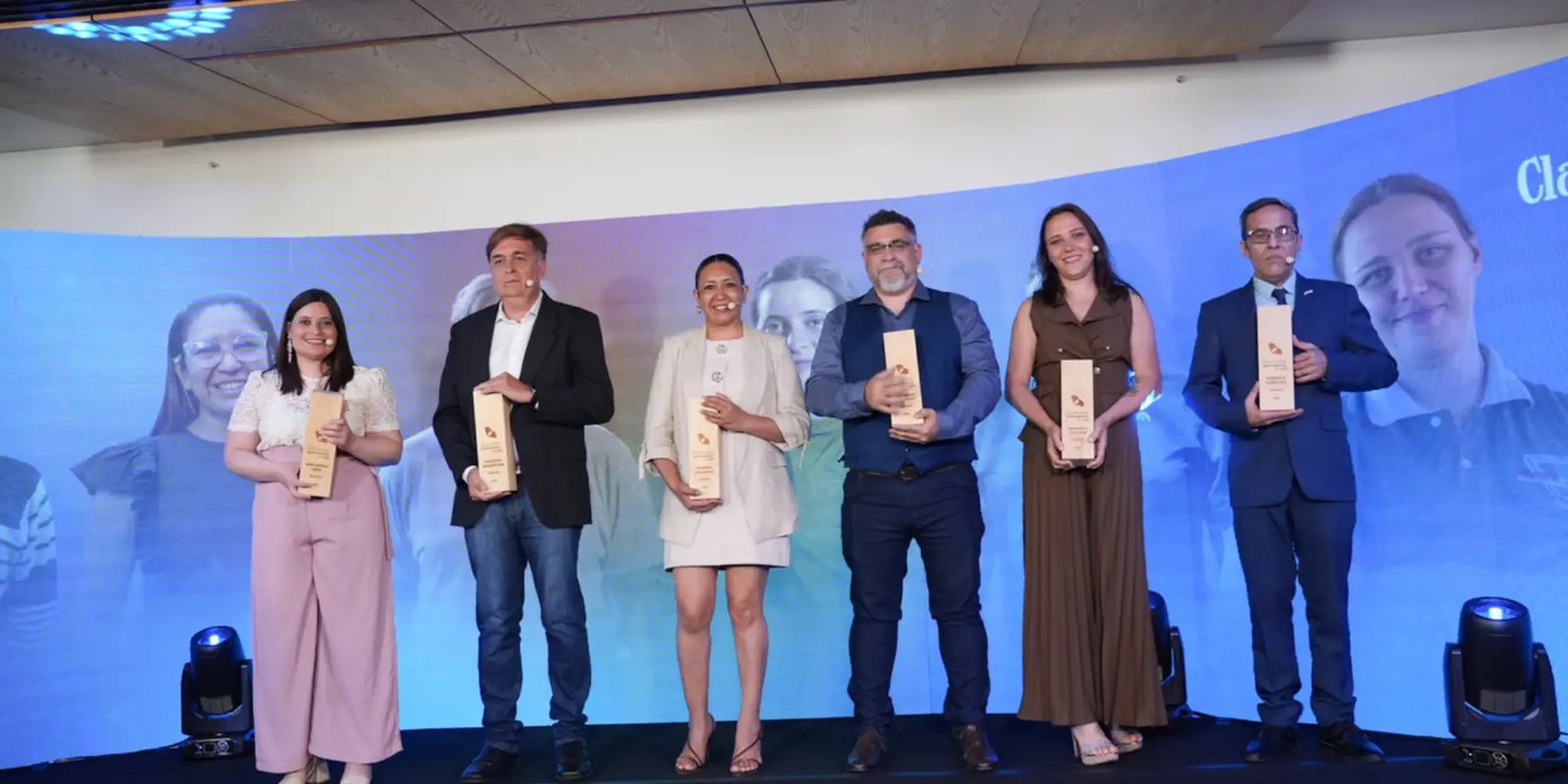 Los seis docentes finalistas recibieron un reconocimiento por sus trabajos en el aula