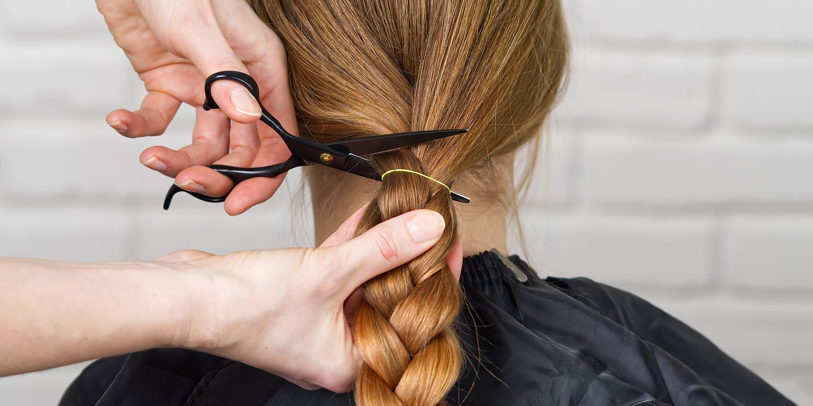 Haare werden abgeschnitten