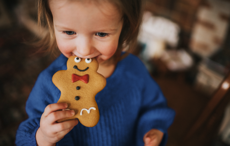 Girl with gingerbread