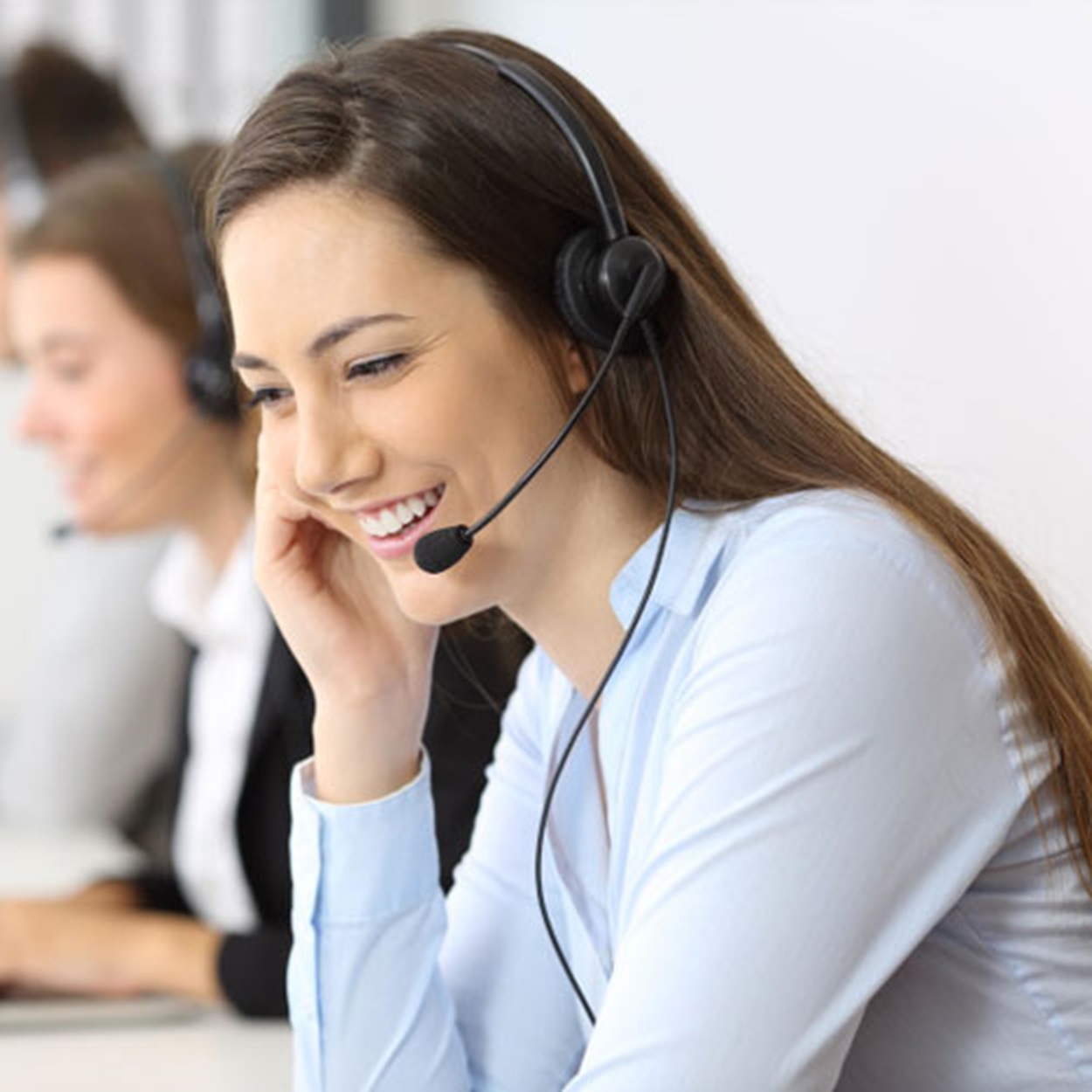 rep-answering-phone-at-call-center_500x500