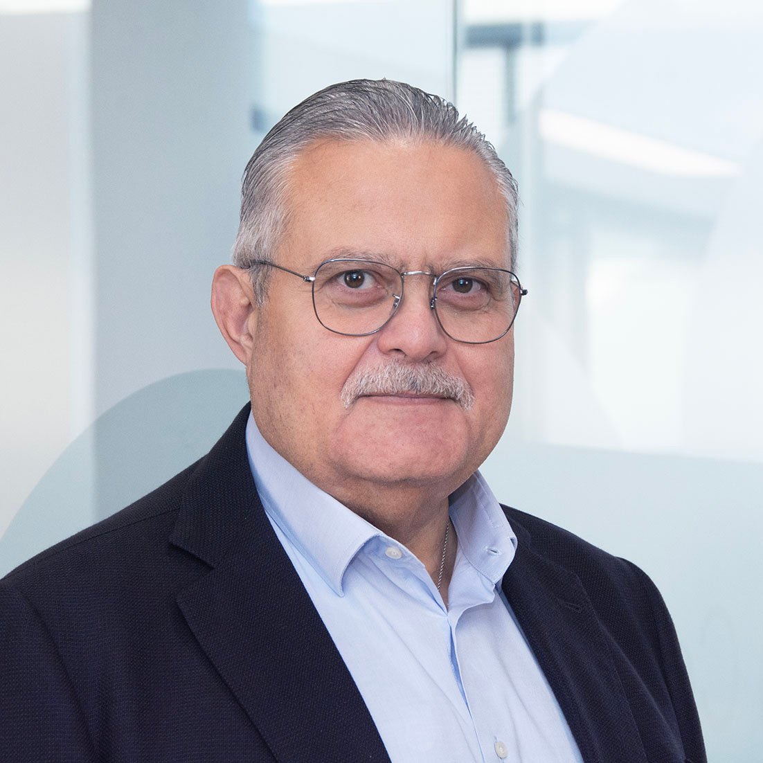 Portraitfoto von Dr. Luciano Cirinà CEO Zurich Österreich