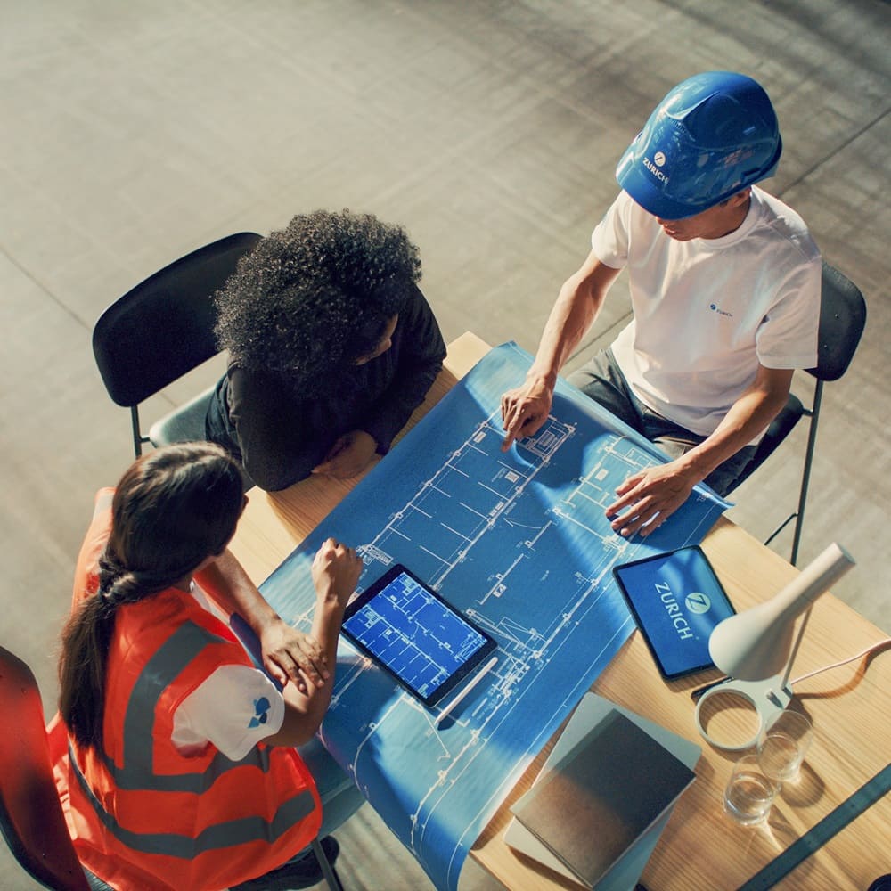 Collegues de chantier autour d une table