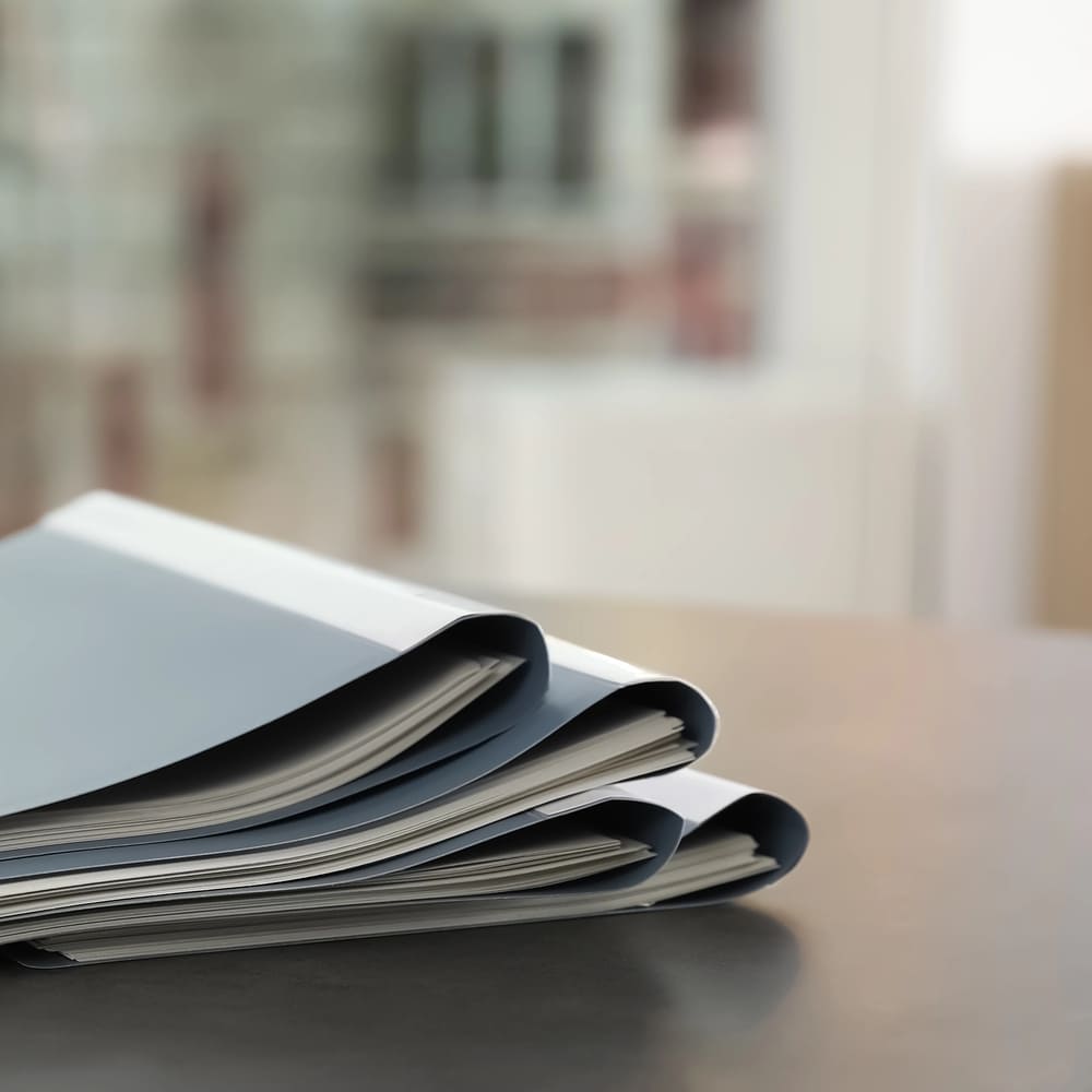 Dossiers sur un bureau