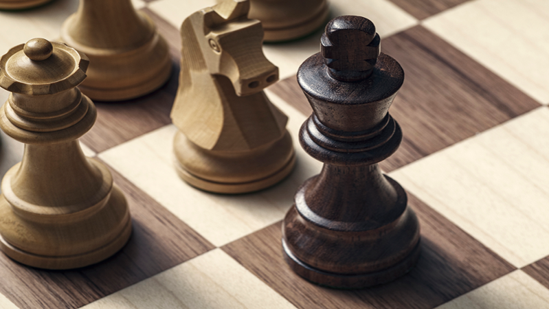 chess-pieces-on-the-chessboard_800_560px
