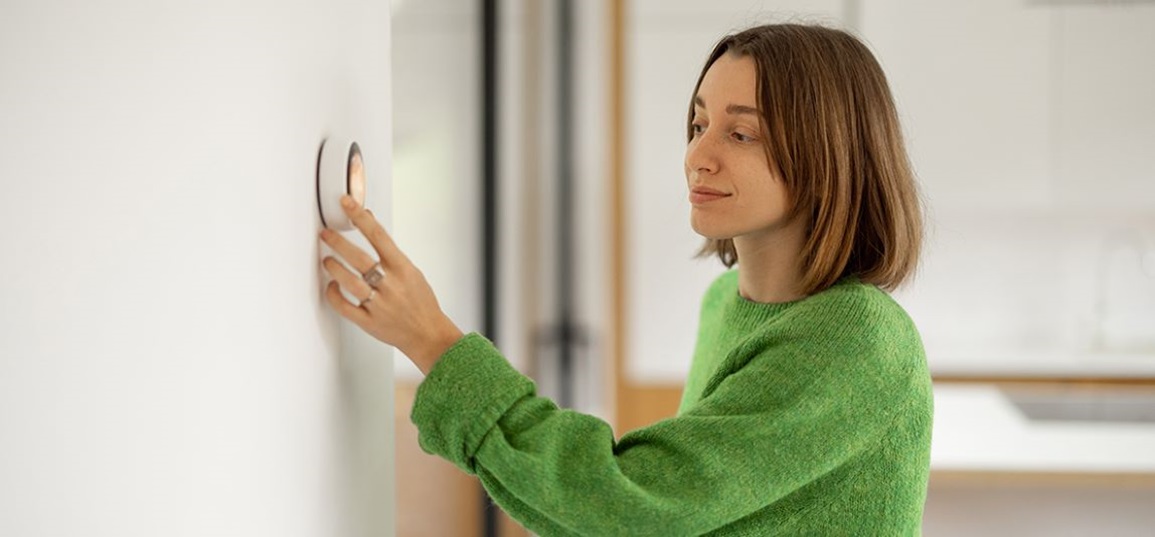 Woman Changing Thermosdat